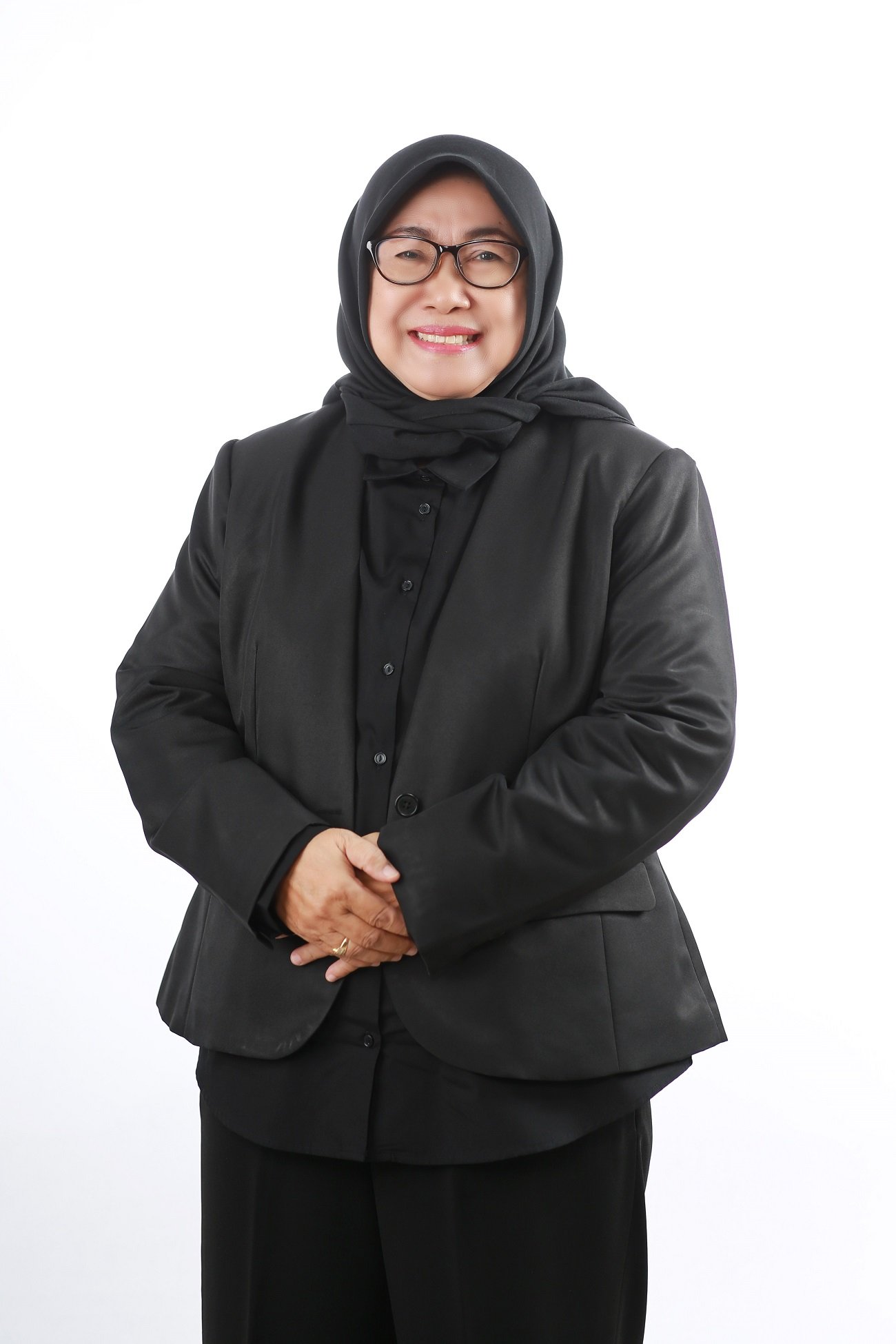 Henny Juliani, S.H., M.H.